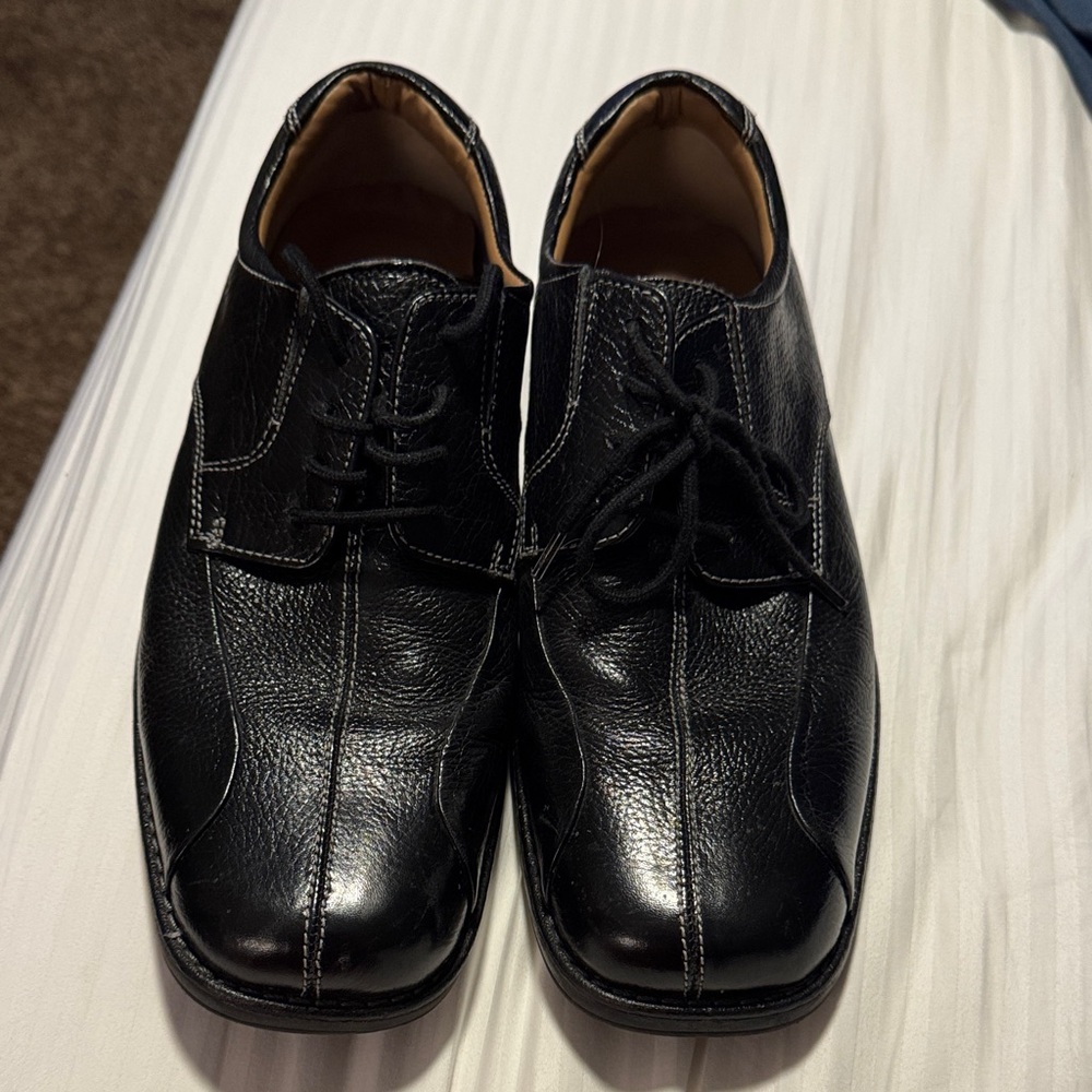 Dockers Black Leather Oxfords